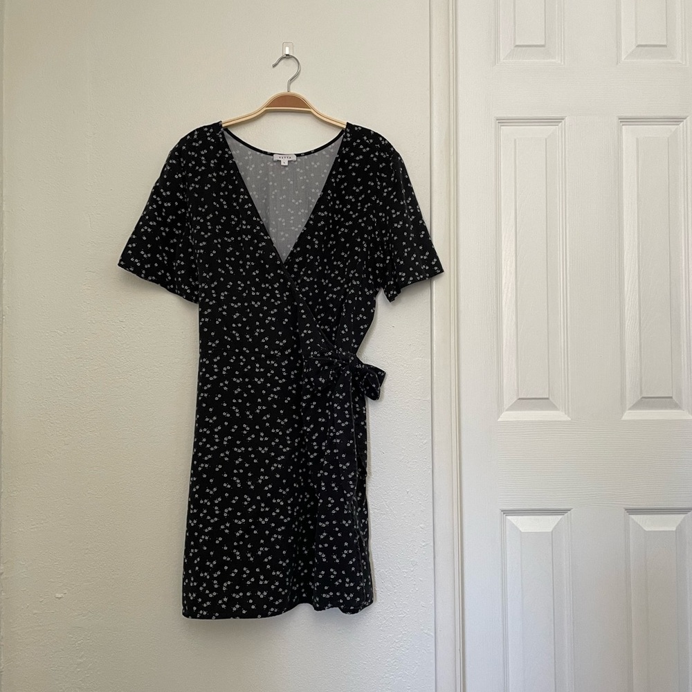 vetta floral wrap dress sz L